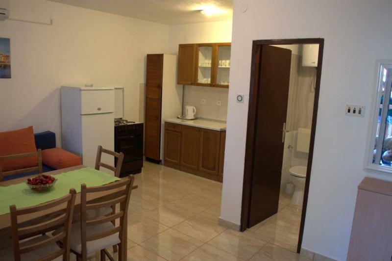 Apartments Mira Rogoznica  Eksteriør bilde